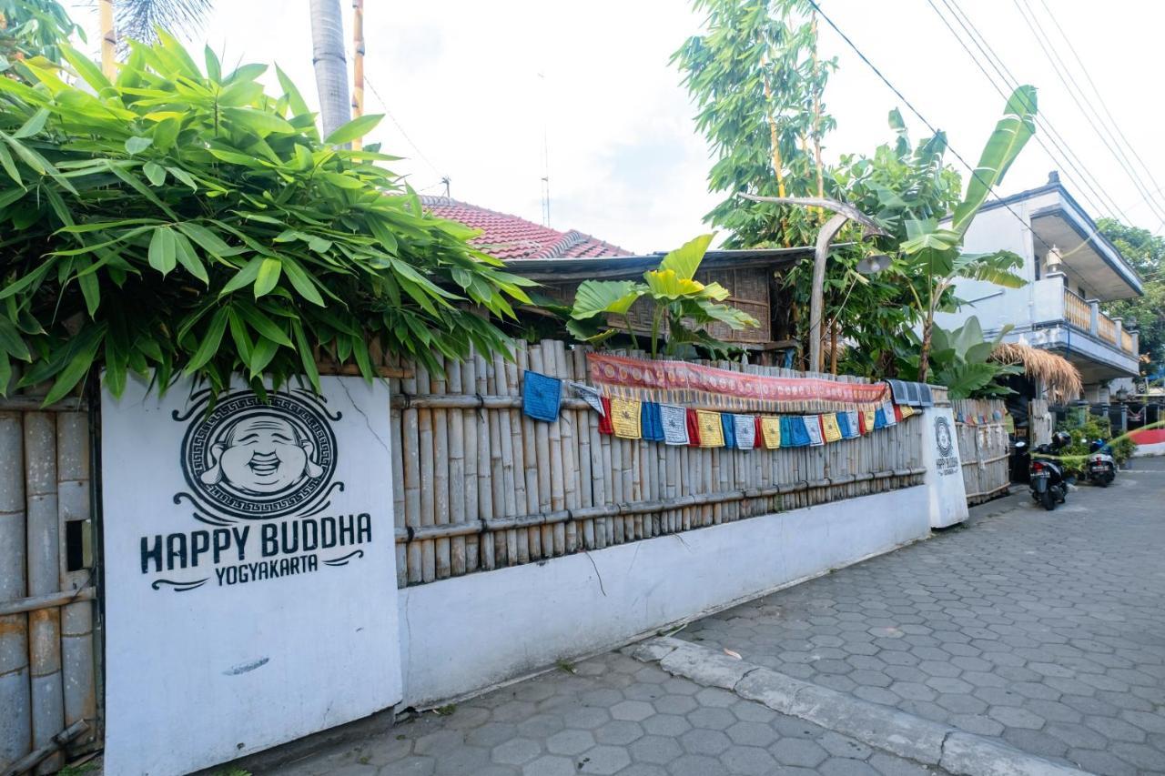 Happy Buddha Yogyakarta Hostel Buitenkant foto