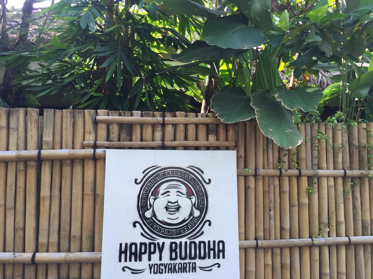 Happy Buddha Yogyakarta Hostel Buitenkant foto